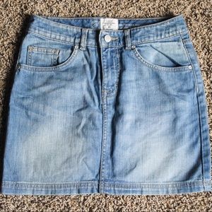 🚦H&M🚦Light Blue Denim Skirt🍒💯% Cotton👀 Size 4